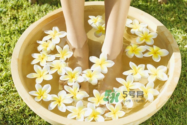 三伏天泡腳可以驅寒嗎？用什么泡腳可以驅寒？