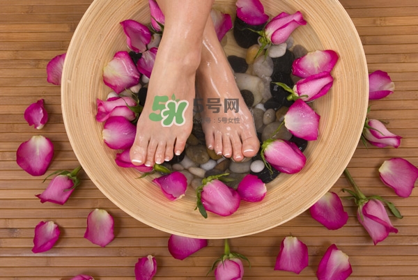 三伏天泡腳可以驅寒嗎？用什么泡腳可以驅寒？