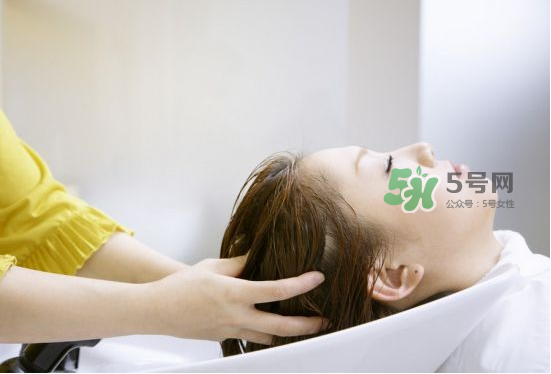 三伏天坐月子能洗頭嗎？三伏天坐月子多久可以洗頭？
