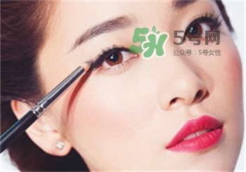 浮粉和脫妝有什么區別?浮粉和脫妝的區別