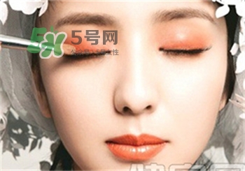浮粉和脫妝有什么區別?浮粉和脫妝的區別