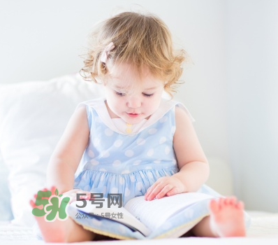 夏天寶寶頭上長紅疙瘩怎么回事？夏天寶寶頭上長東西怎么辦？