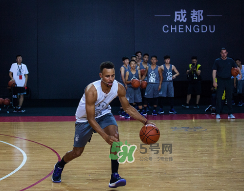 2017庫里亞洲行成都站上腳穿的球鞋是什么型號？
