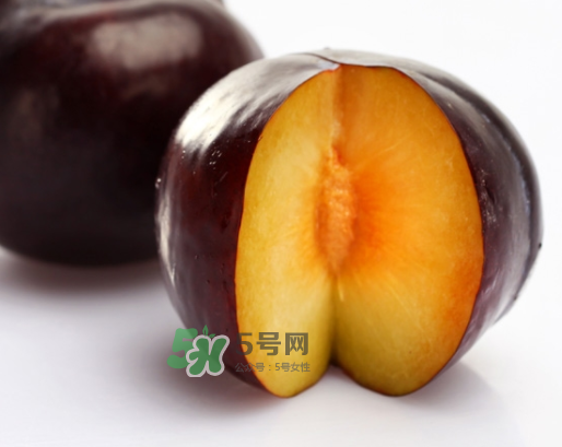 黑布李多少錢一斤？黑布李和紅布李哪個貴？