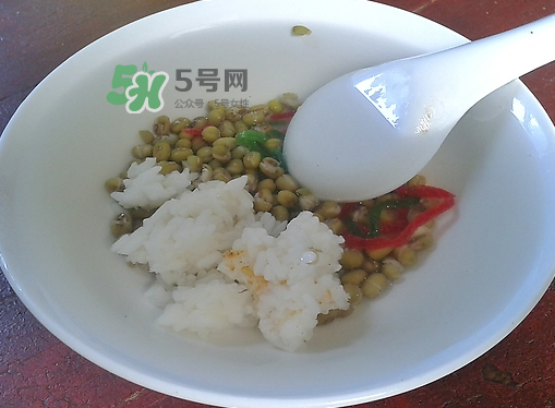 綠豆湯和牛奶能一起吃嗎？喝綠豆湯同時可以喝牛奶嗎？