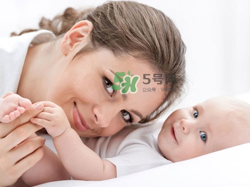 3~5個(gè)月的寶寶有多了解這個(gè)世界？寶寶睡眠習(xí)慣如何規(guī)范？