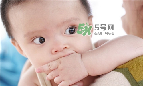 3~5個(gè)月的寶寶有多了解這個(gè)世界？寶寶睡眠習(xí)慣如何規(guī)范？