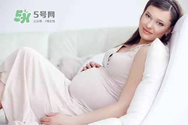 孕期肚皮癢是怎么回事？妊娠紋癢怎么辦？