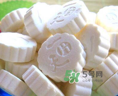 牛初乳咀嚼片是鈣片嗎？牛初乳咀嚼片和鈣片的區別