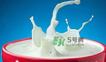 牛初乳咀嚼片是鈣片嗎？牛初乳咀嚼片和鈣片的區別