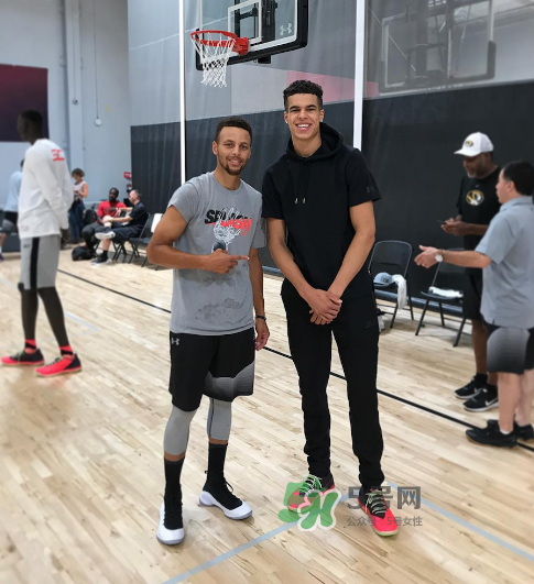under armour curry4黑白配色什么時候發售？庫里第四代戰靴發售日期