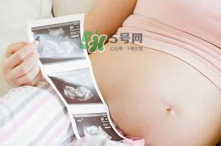 孕期可以蹲著上廁所嗎？孕期上廁所會(huì)壓到寶寶嗎？