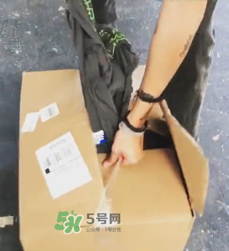 off white awge演唱會限定長袖t怎么買_在哪買？
