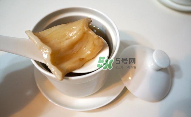 產后吃燕窩好還是花膠？花膠和燕窩可以一起吃嗎？