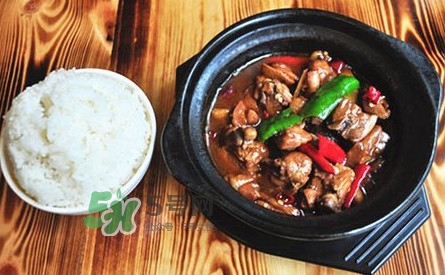 黃燜雞米飯有幾個品牌？黃燜雞米飯有營養嗎