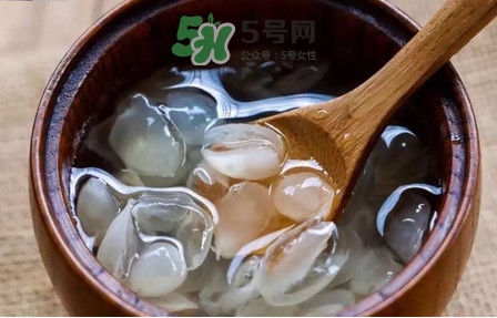 泡皂角米的水要倒掉嗎？泡皂角米的水有什么作用