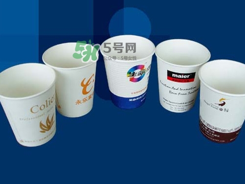 一次性紙杯可以裝開水嗎？能不能用一次性紙杯喝熱水？