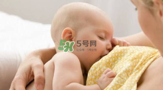 塞奶了有硬塊怎么辦？塞奶要熱敷還是冷敷？