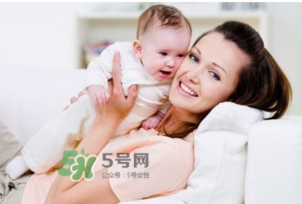 產后掉頭發很厲害怎么辦？產后掉頭發吃什么好？