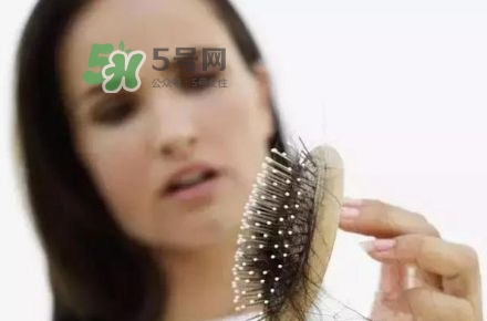 產后掉頭發很厲害怎么辦？產后掉頭發吃什么好？