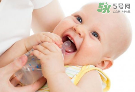 母乳和奶粉能混在一起吃嗎？母乳和奶粉混合喂養好嗎？