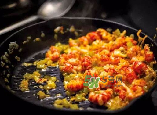 小龍蝦泡飯好吃嗎？小龍蝦泡飯怎么做好吃？