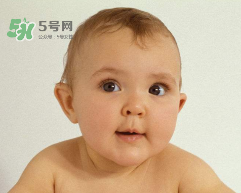 寶寶近視有什么癥狀？寶寶近視有什么表現(xiàn)？