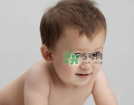 寶寶近視有什么癥狀？寶寶近視有什么表現(xiàn)？