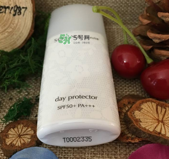 蘇菲娜白蕾絲防水嗎？蘇菲娜白蕾絲悶痘嗎？