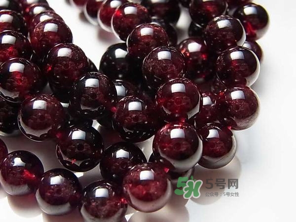 石榴石是什么做的？石榴是是怎么形成的？
