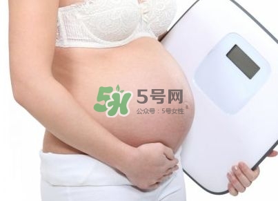 臍帶繞頸是什么原因造成的？臍帶繞頸是多休息還是多運動？