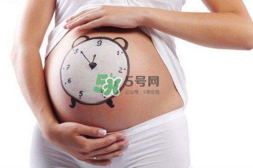 臍帶繞頸是什么原因造成的？臍帶繞頸是多休息還是多運動？