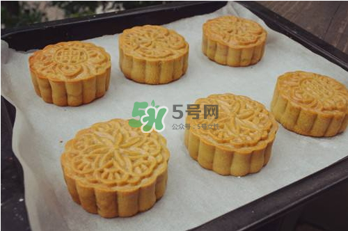 烤箱烤月餅多長(zhǎng)時(shí)間溫度？烤月餅的溫度和時(shí)間 