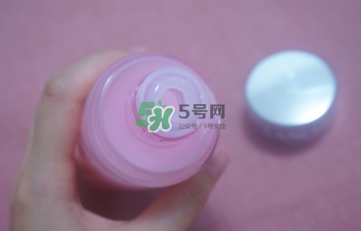 蘭蔻粉水和神仙水哪個好？粉水和神仙水可以一起用嗎？