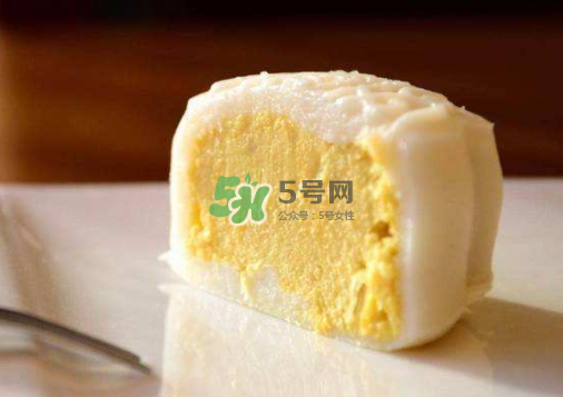 烤月餅刷蛋液還是蛋黃？月餅刷蛋液是全蛋液嗎？
