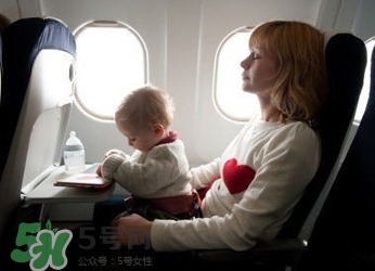 兩個月的寶寶可以坐飛機嗎？兩個月的寶寶坐飛機要買票嗎？