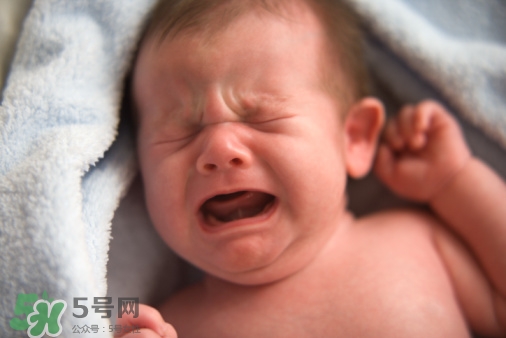 寶寶驚厥是什么癥狀？如何區(qū)別寶寶驚厥和驚跳？