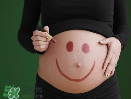妊娠紋什么時候變白？妊娠紋產品什么時候用？