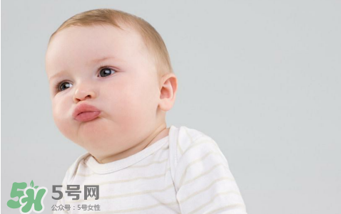 寶寶驚跳反應什么時候消失？寶寶驚跳反射太頻繁怎么辦？