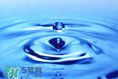 國家飲用水標準是什么？飲用水和礦泉水的區別