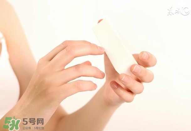 指甲上沒有月牙是缺什么？指甲上沒有月牙怎么補？