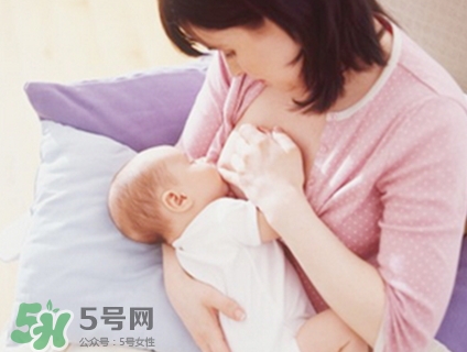 母乳喂養的寶寶大便怎樣正常？母乳喂養的寶寶需要補鈣嗎？