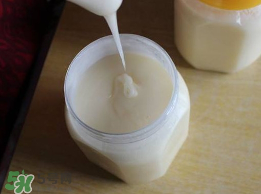 椴樹蜜和百花蜜哪個好？椴樹蜜和百花蜜的區(qū)別