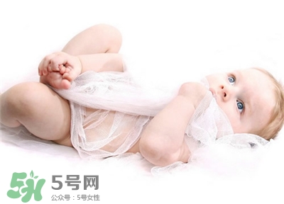 生孩子臍帶怎么剪？臍帶晚剪有什么影響？