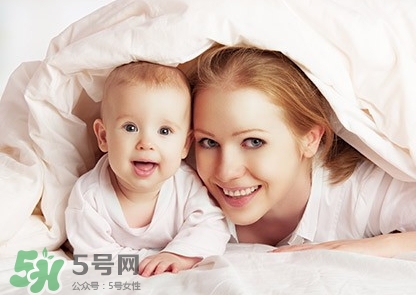 寶寶發燒出汗后可以洗澡嗎？寶寶發燒出汗好嗎？