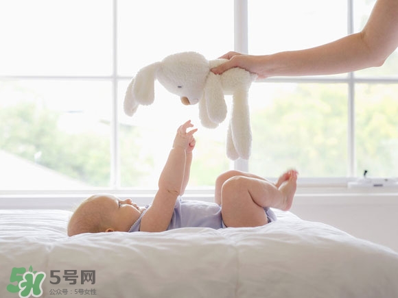 寶寶頭型是睡出來的嗎？寶寶頭型矯正最佳時間