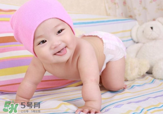寶寶發燒出汗可以蓋被子嗎？寶寶發燒出汗了會退燒嗎？