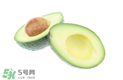 寶寶吃牛油果要蒸熟嗎？寶寶吃牛油果會便秘嗎？