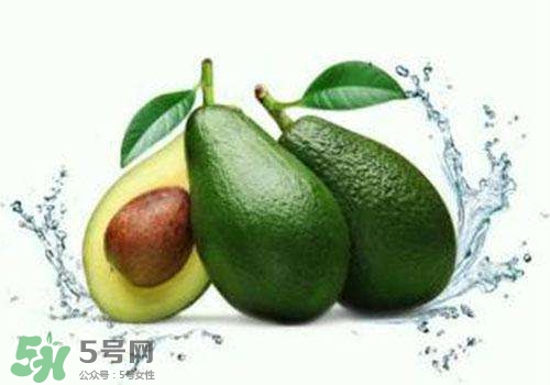 牛油果切開黑了能吃嗎？牛油果為什么會有黑點？