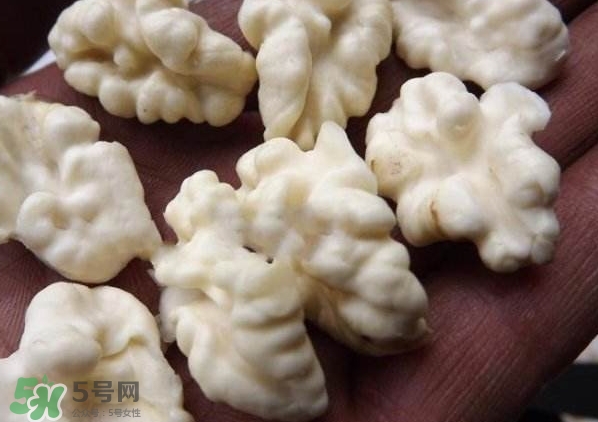 新鮮核桃怎么吃？新鮮核桃怎么給寶寶吃？